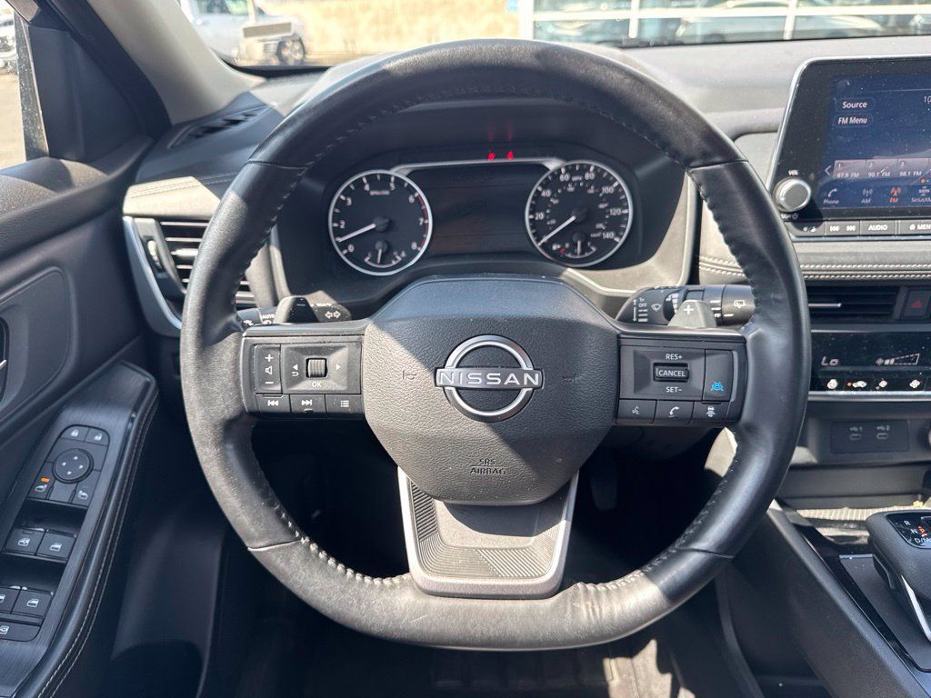 Used 2025 Nissan Rogue SV w/ SV Premium Package FWD image 21