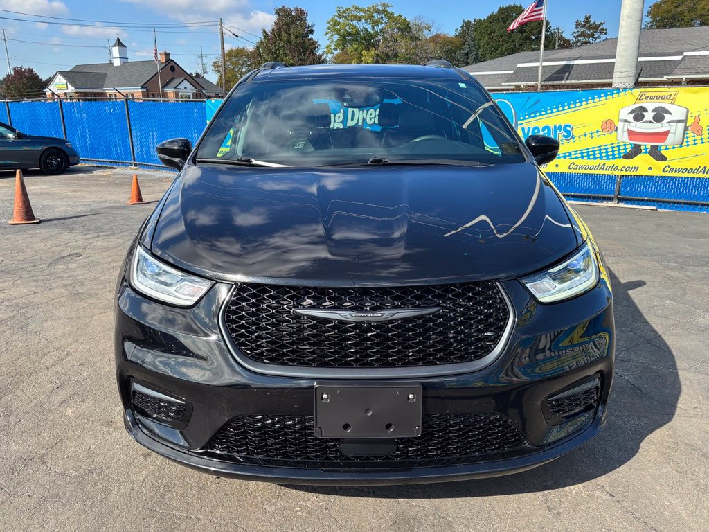 Used 2025 Chrysler Pacifica Limited FWD image 9