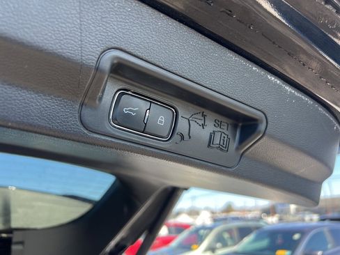 Used 2020 Ford Explorer XLT w/ Comfort Package image 24