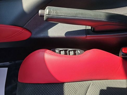 Used 2025 Nissan Z Performance w/ Floor Mat Package image 31