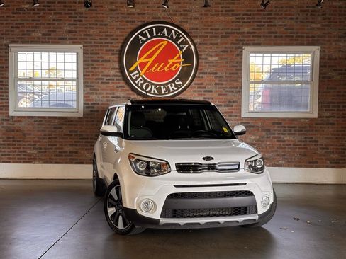 Used 2017 Kia Soul + image 1