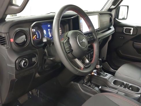 Used 2024 Jeep Wrangler Unlimited Rubicon AWD/4WD image 17