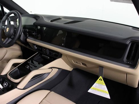 New 2026 Porsche Cayenne image 15