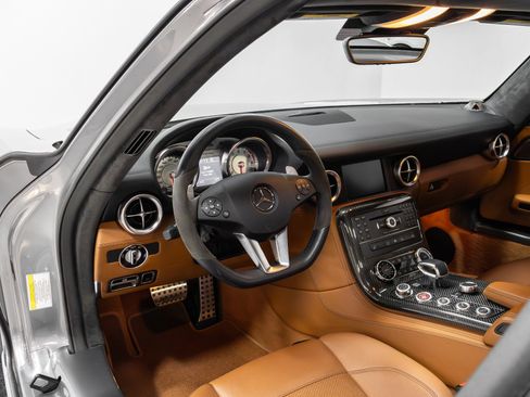 Used 2012 Mercedes-Benz SLS AMG Coupe image 9