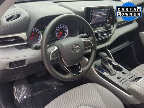 Used 2021 Toyota Highlander L image 11
