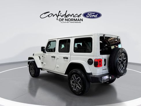 Used 2026 Jeep Wrangler Unlimited Sahara AWD/4WD image 6