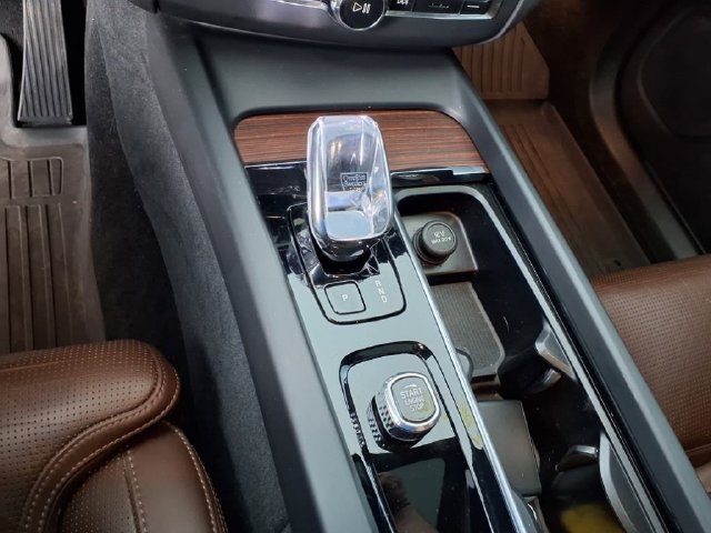 Used 2023 Volvo XC60 B5 Ultimate w/ Protection Package Premier FWD image 19