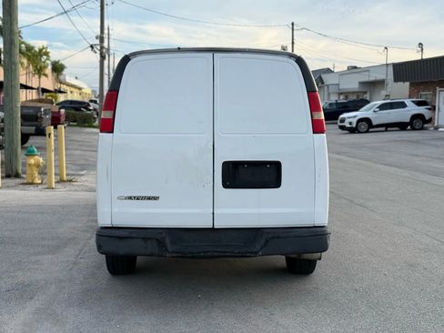 Used 2010 Chevrolet Express 2500 Extended image 6
