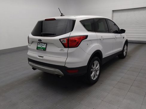Used 2019 Ford Escape SE image 9