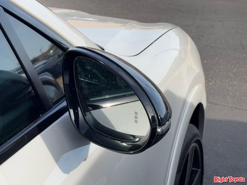 Used 2021 Porsche Cayenne Coupe image 9