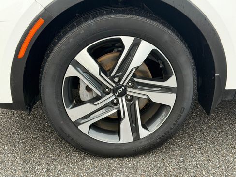 Certified 2023 Kia Sorento EX AWD/4WD image 17