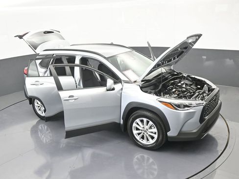 Used 2023 Toyota Corolla Cross LE image 65