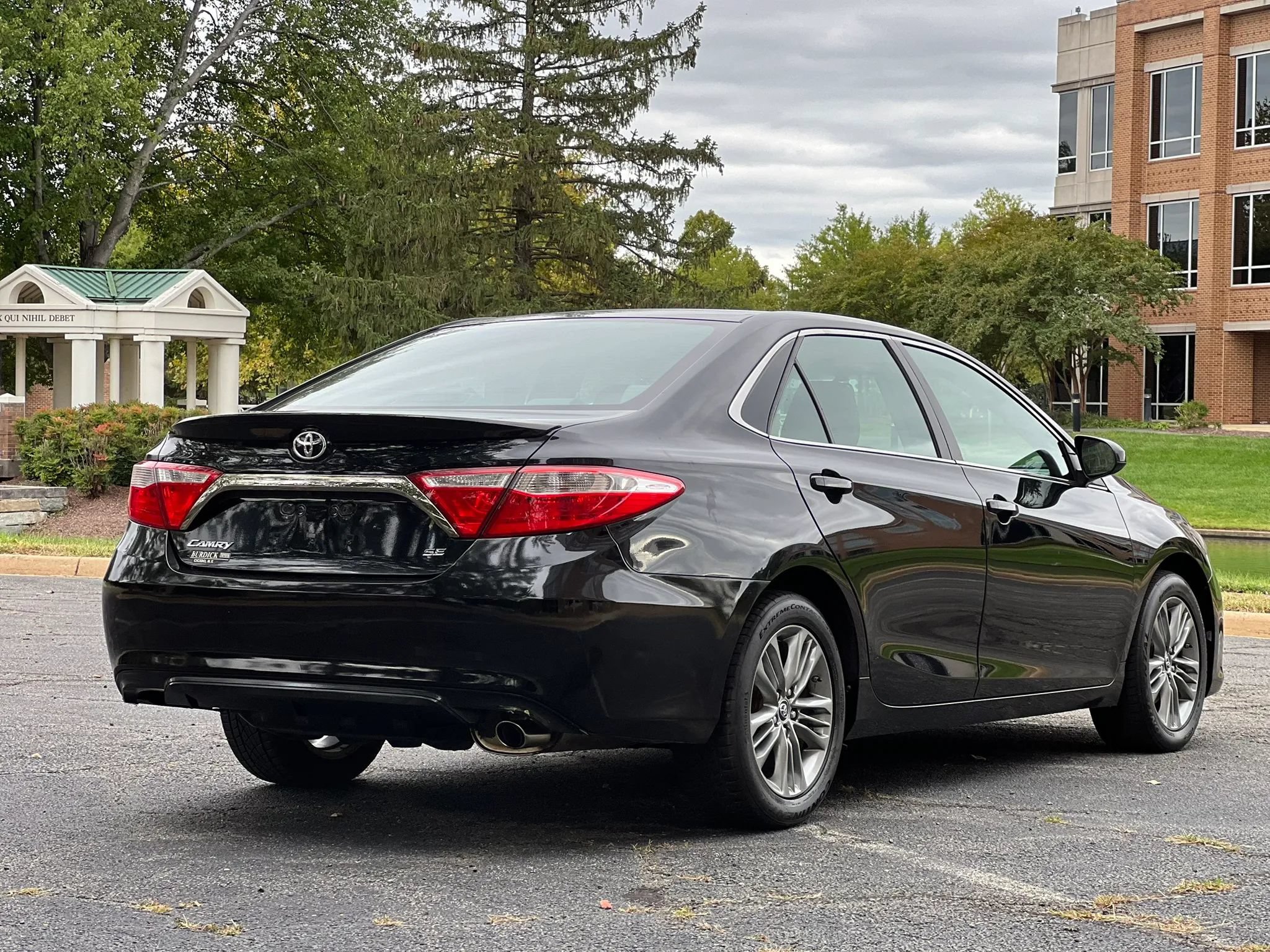 Used 2015 Toyota Camry SE FWD image 4