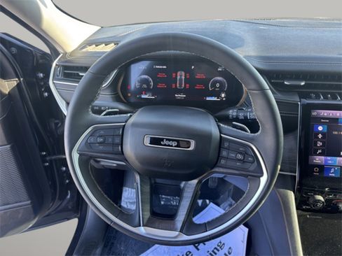 Used 2023 Jeep Grand Cherokee Limited image 15