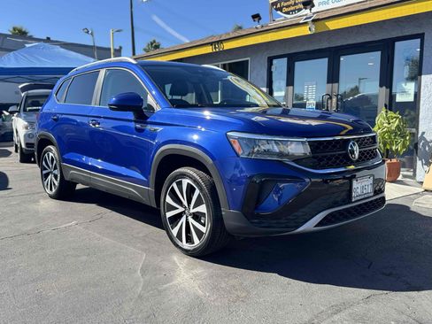 Used 2023 Volkswagen Taos SE image 3