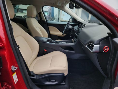 Used 2017 Jaguar F-PACE Premium image 18