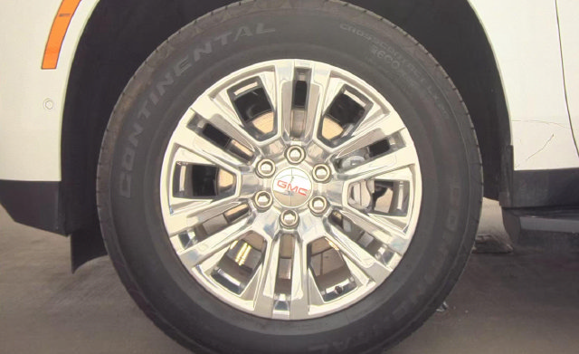 Used 2025 GMC Yukon XL Denali AWD/4WD image 3