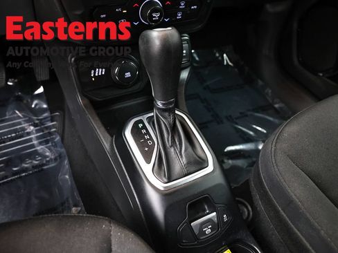 Used 2018 Jeep Renegade Altitude AWD/4WD image 13