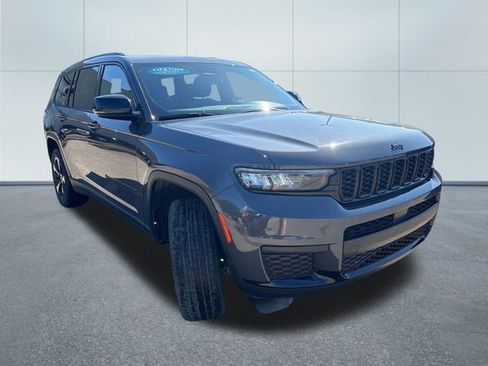 Used 2024 Jeep Grand Cherokee L Altitude AWD/4WD image 5