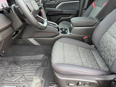 Certified 2025 Chevrolet Colorado Z71 w/ Technology Package AWD/4WD image 12