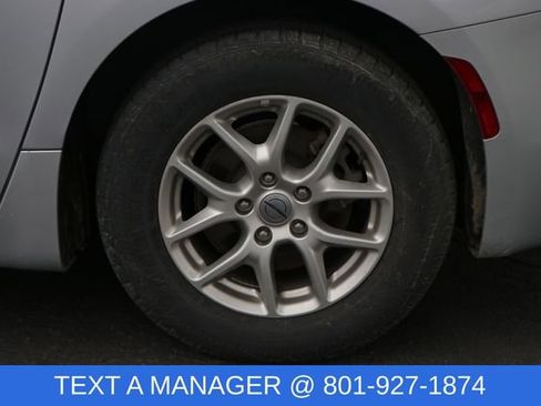 Used 2023 Chrysler Voyager LX FWD image 9