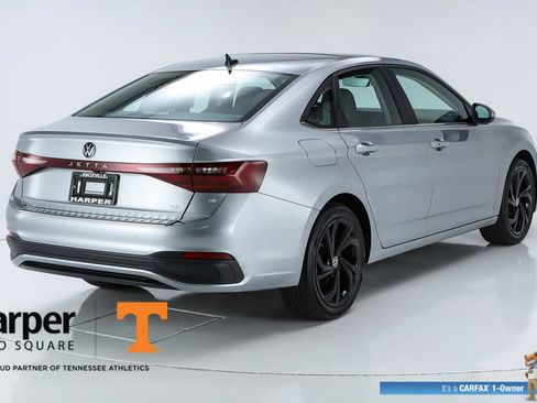 Used 2025 Volkswagen Jetta SE FWD image 9