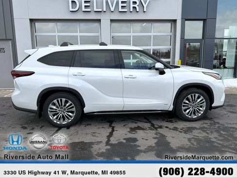 Used 2026 Toyota Highlander Platinum image 10