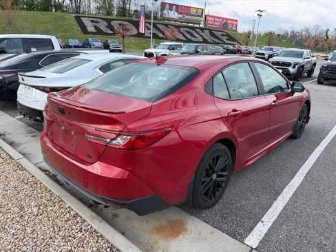 Used 2025 Toyota Camry SE w/ Convenience Package image 4