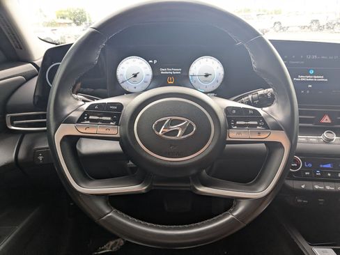 Used 2023 Hyundai Elantra SEL w/ Convenience Package FWD image 18