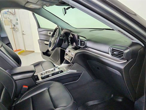 Used 2021 Ford Explorer XLT w/ Equipment Group 202A image 37