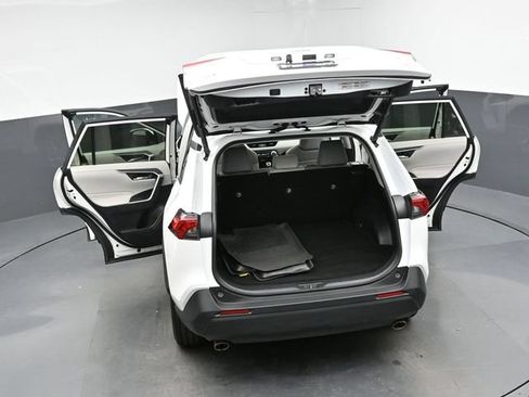 Used 2020 Toyota RAV4 XLE Premium FWD image 43