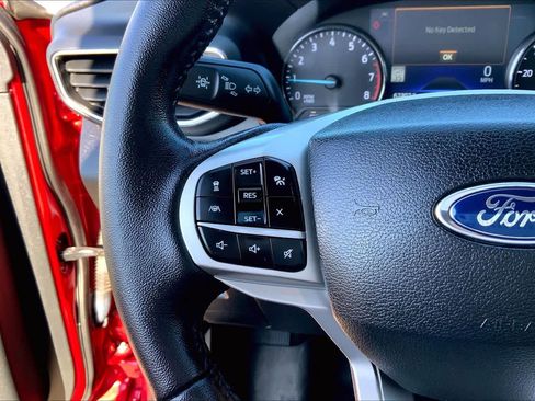 Certified 2021 Ford Explorer XLT w/ Equipment Group 202A image 19