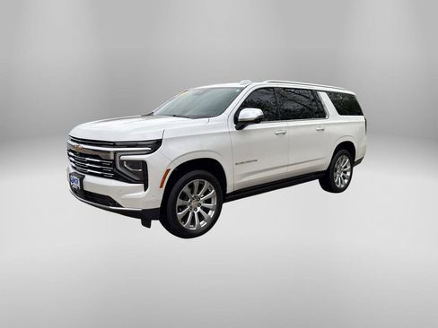 Used 2025 Chevrolet Suburban Premier AWD/4WD image 4