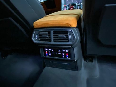 Used 2019 Lamborghini Urus image 40