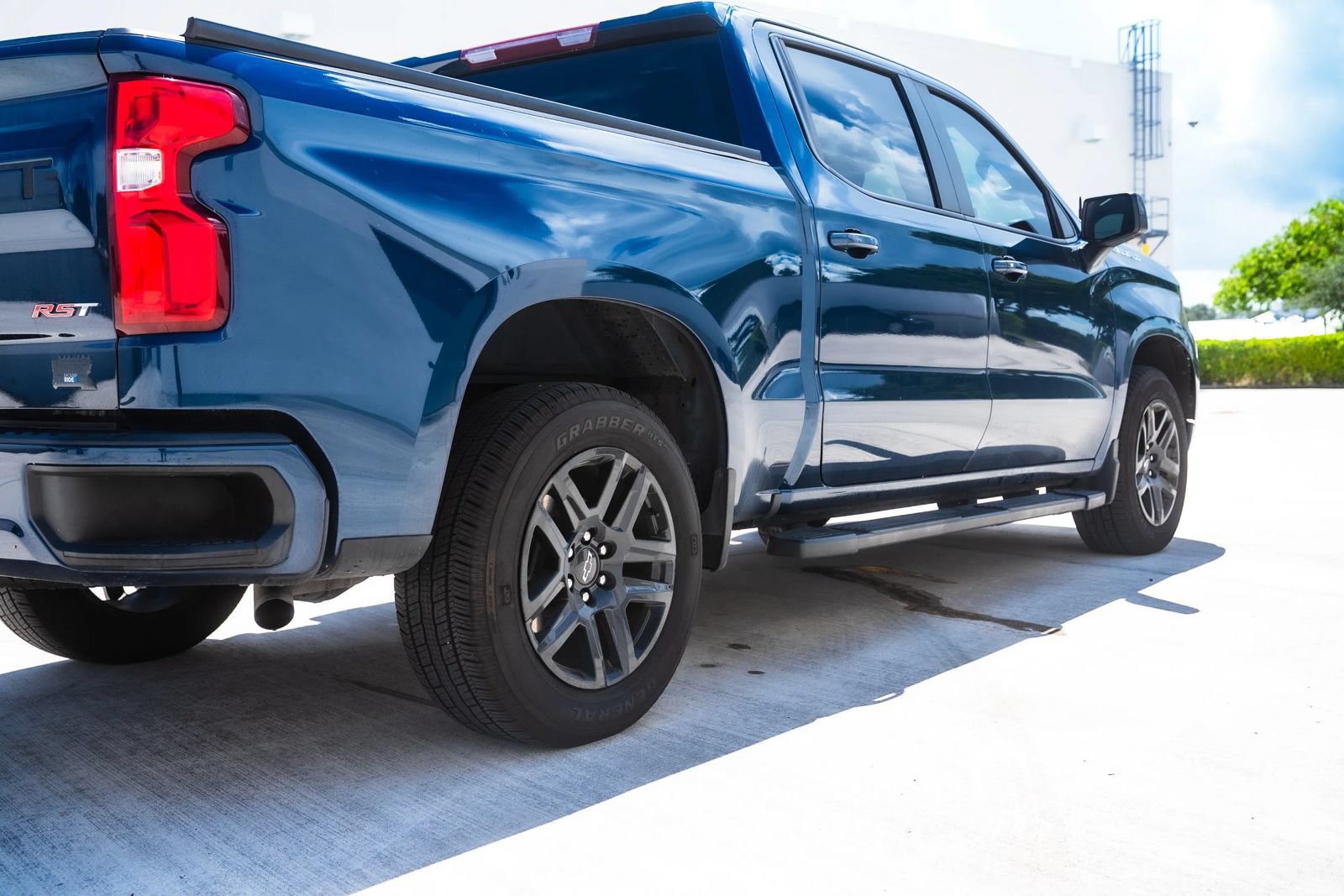 Used 2023 Chevrolet Silverado 1500 RST RWD image 6