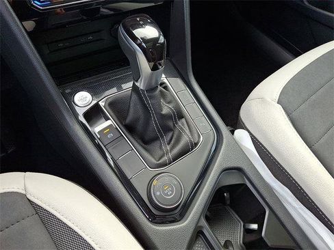 New 2025 Volkswagen Taos SE image 12