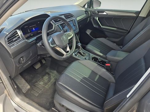 Used 2022 Volkswagen Tiguan SE w/ Panoramic Sunroof Package AWD/4WD image 10