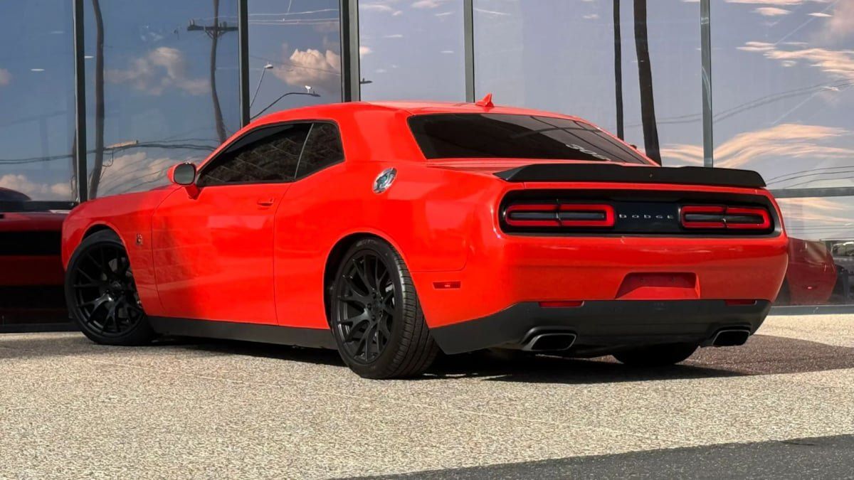 Used 2016 Dodge Challenger R/T Scat Pack w/ Leather Interior Group RWD image 7