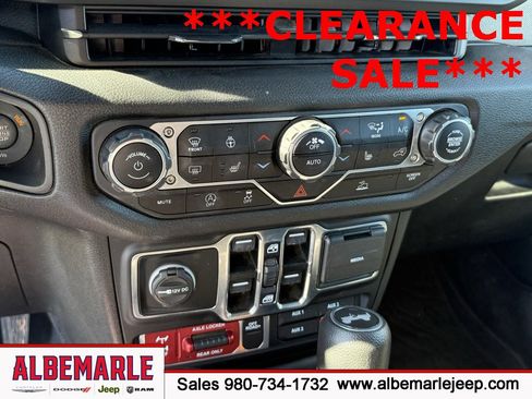 Used 2024 Jeep Wrangler Willys image 24