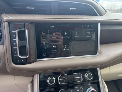 Used 2024 GMC Yukon Denali image 11