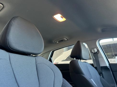 Used 2025 Hyundai Elantra SE FWD image 16