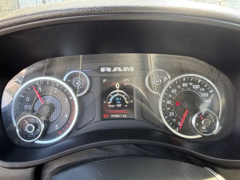 Used 2024 RAM 3500 Tradesman w/ Chrome Appearance Group AWD/4WD image 16