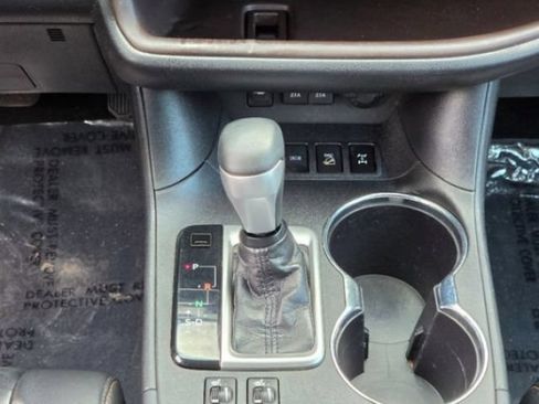Used 2019 Toyota Highlander XLE AWD/4WD image 5
