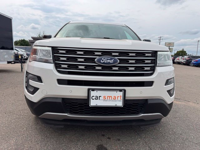 Used 2017 Ford Explorer XLT w/ Equipment Group 202A AWD/4WD image 2