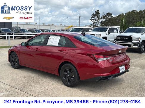 Used 2023 Hyundai Elantra SEL w/ Cargo Package FWD image 4