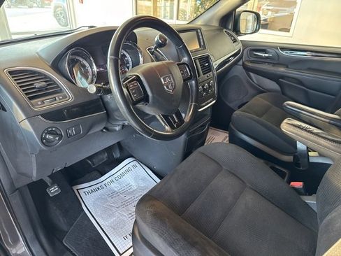 Used 2020 Dodge Grand Caravan SE image 9