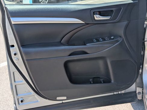 Used 2018 Toyota Highlander XLE FWD image 8