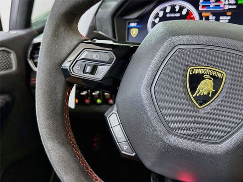 Used 2018 Lamborghini Huracan Performante AWD/4WD image 23