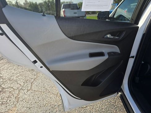 Used 2019 Chevrolet Equinox LT FWD image 11