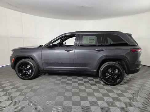 New 2026 Jeep Grand Cherokee Limited w/ Limited Altitude Package RWD image 9